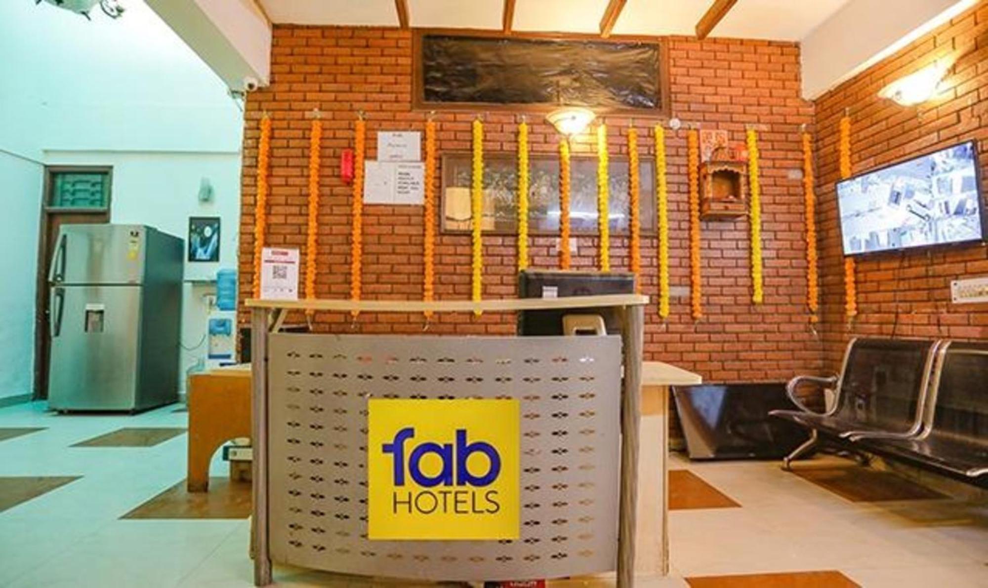 ホテル Fabexpress Ap International ノイダ エクステリア 写真